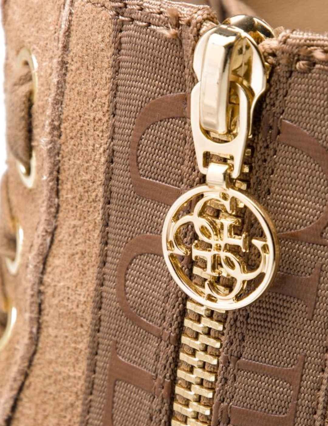 Botín Guess camel de tacón y serraje para mujer