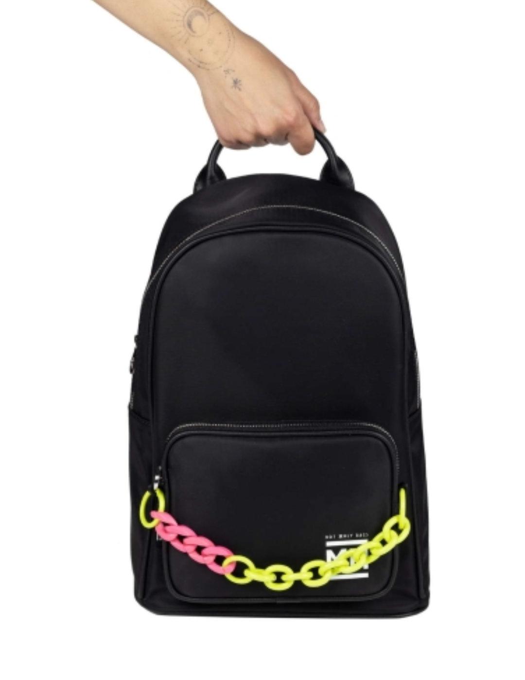 Mochila Munich mediana negra con cadena multicolor de mujer