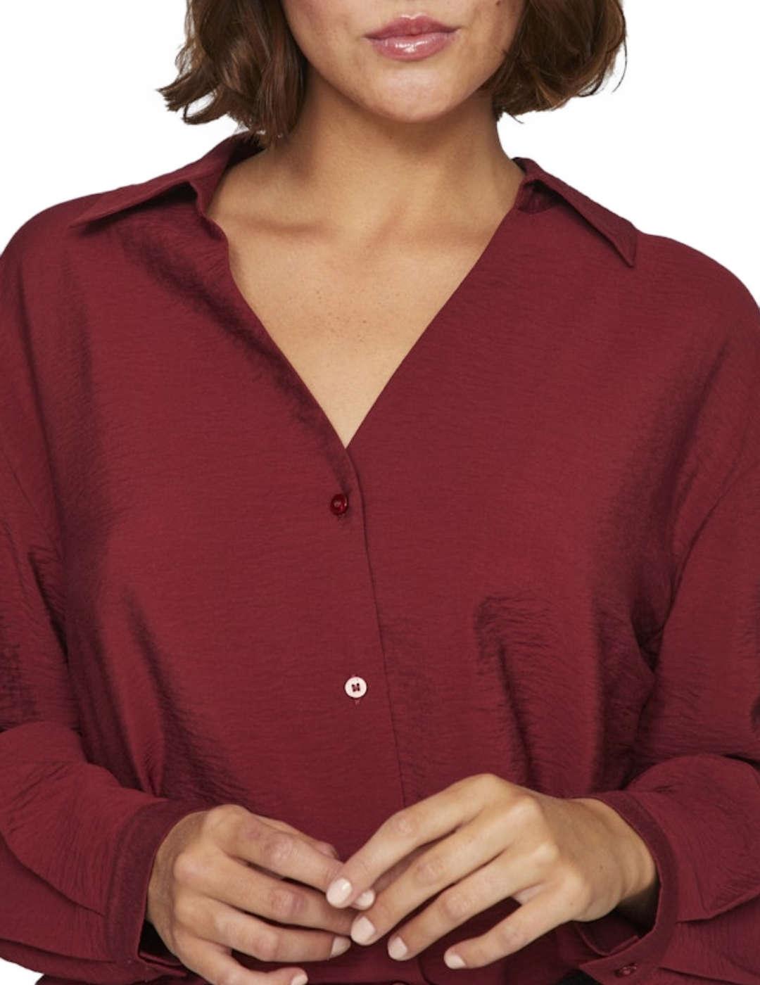 Camisa Vila Domira granate cuello pico efecto arrugado mujer