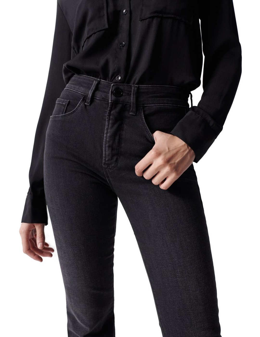 Pantalón vaquero Salsa Faiht push in flare negro mujer