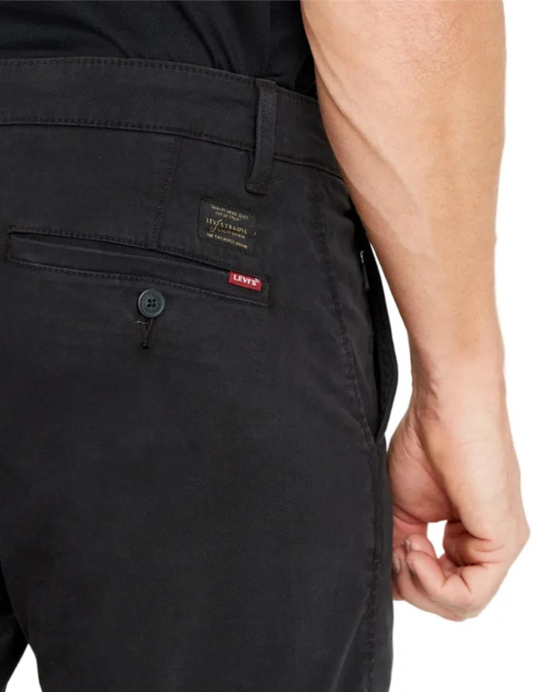 Pantalón Levi´s chino negro slim fit para hombre