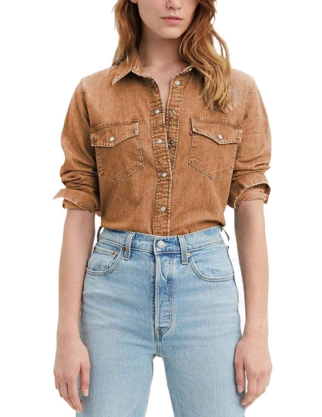 Camisa Levi´s denim camel regular fit para mujer