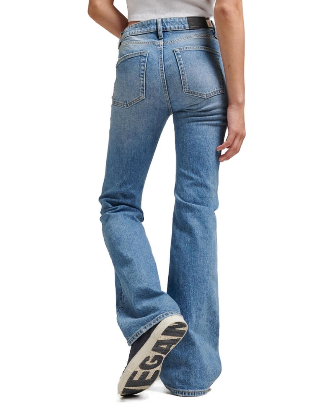 Pantalón vaquero Superdry acampanado azul para mujer