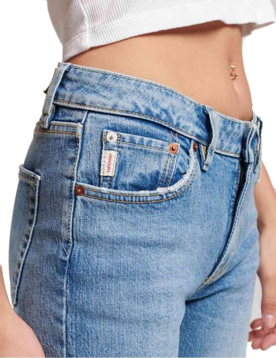 Pantalón vaquero Superdry acampanado azul para mujer