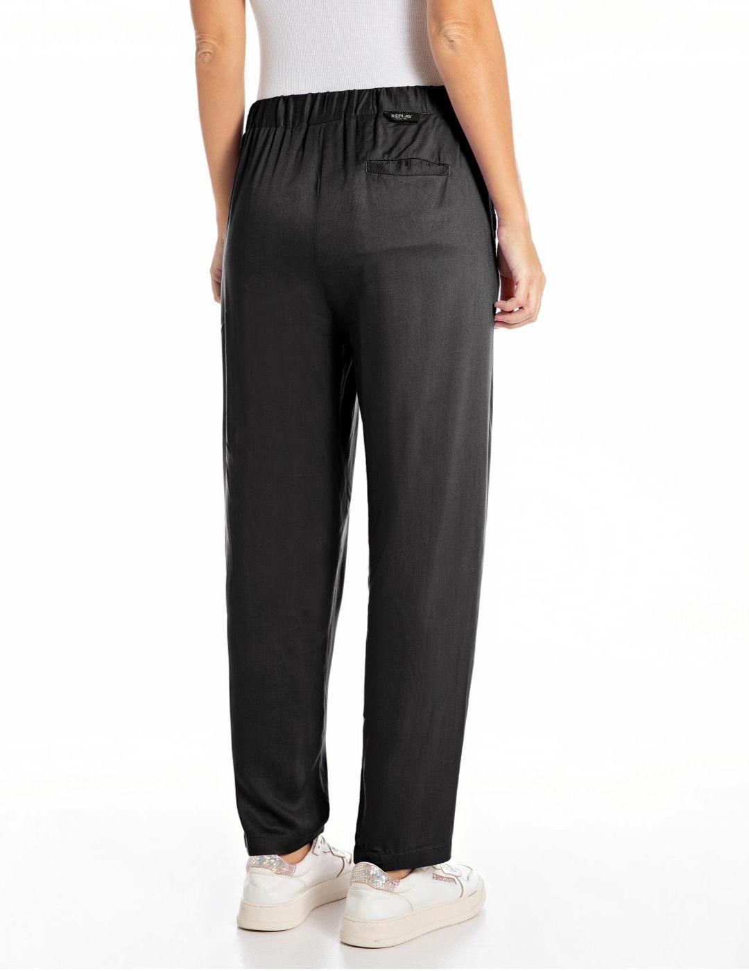 Pantalón Replay fluido negro de tela regular fit para mujer