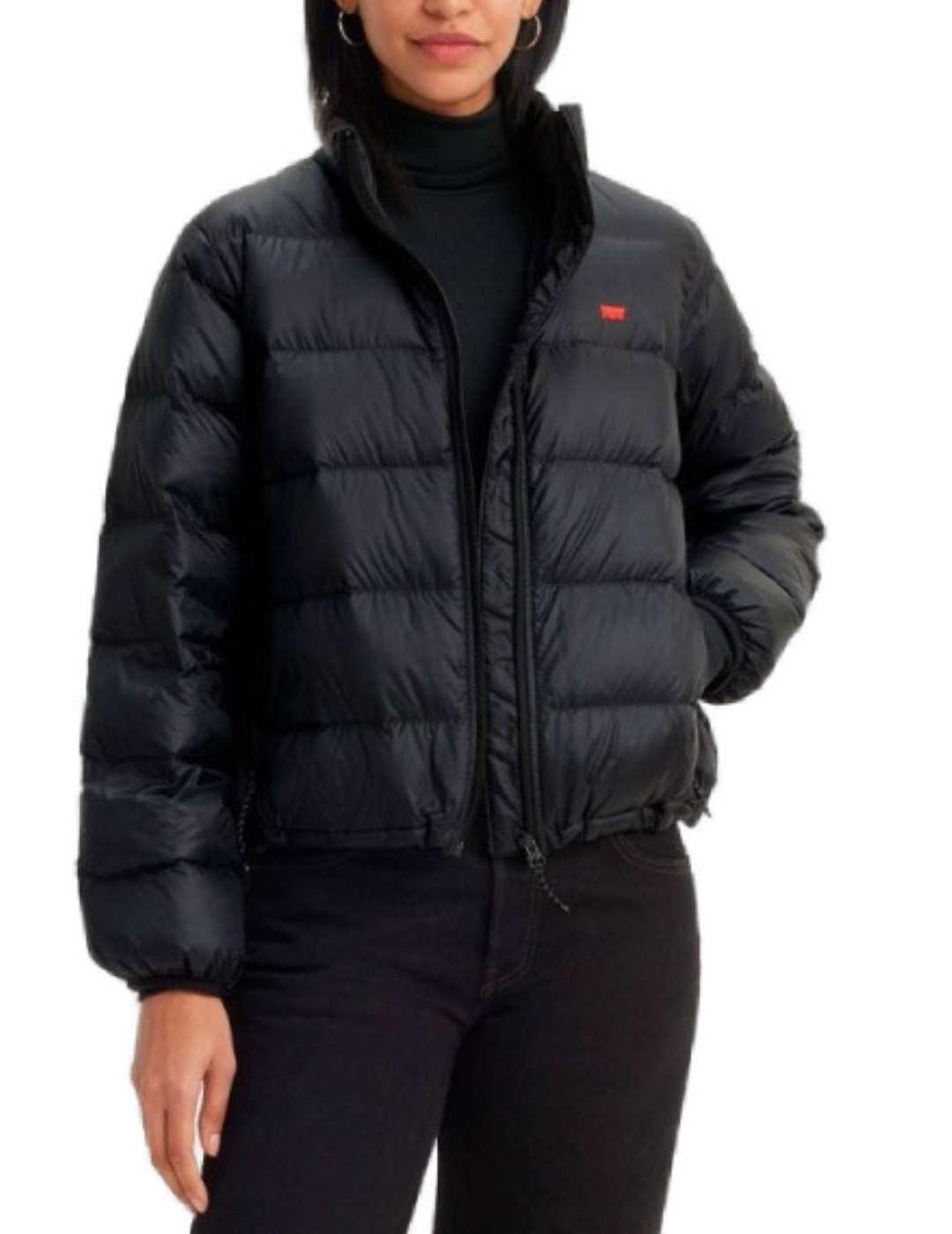 Chaqueta Levi's Polly plegable negra con bolsa de mujer