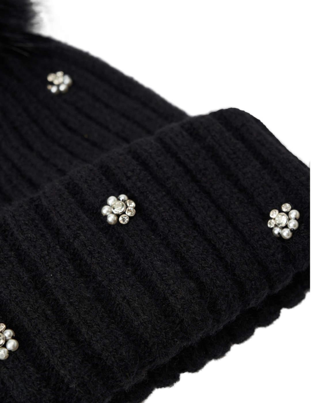 Gorro Salsa negro adornos pompon de punto para mujer