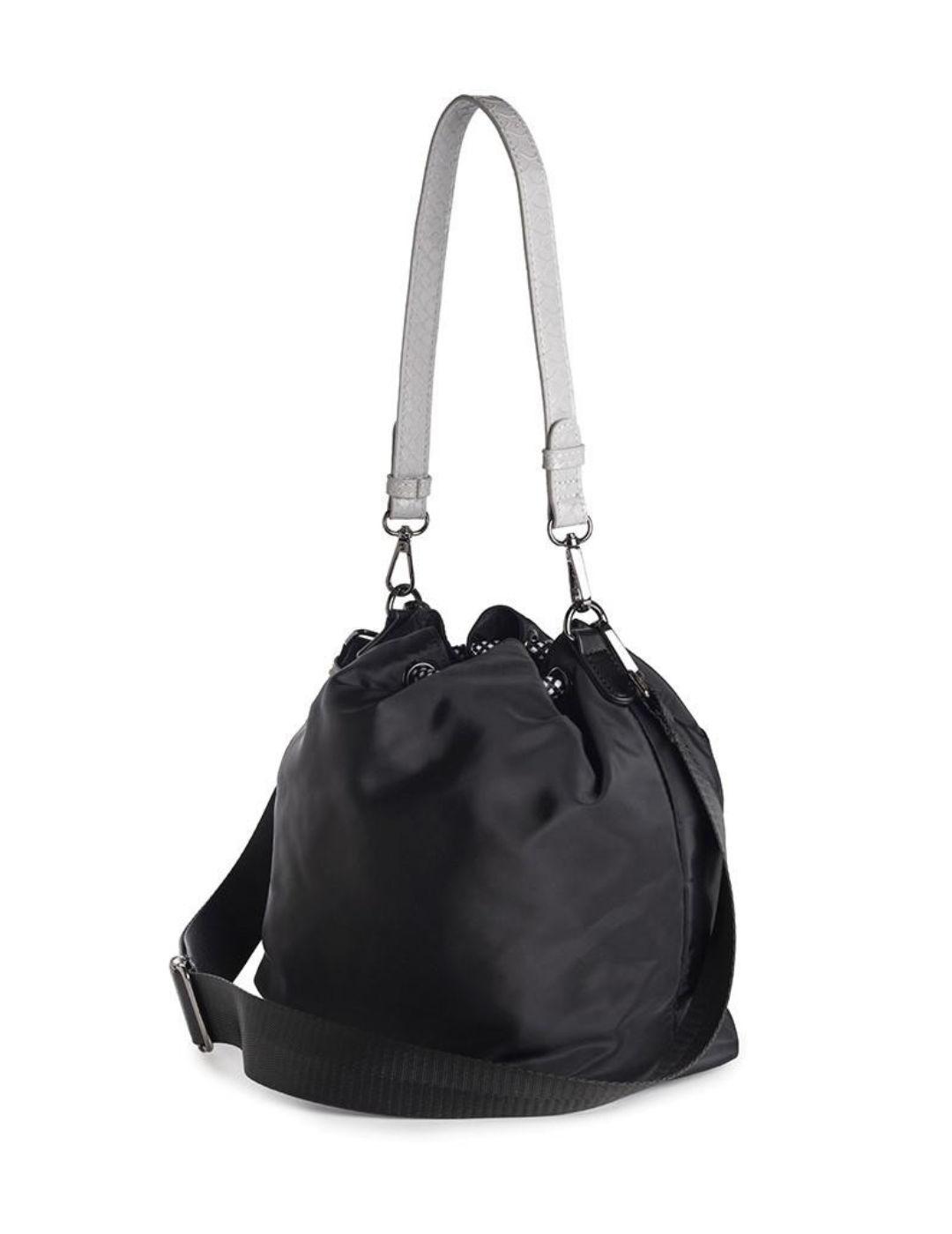 Bolso bandolera Munich Bucket negro bombonera para mujer