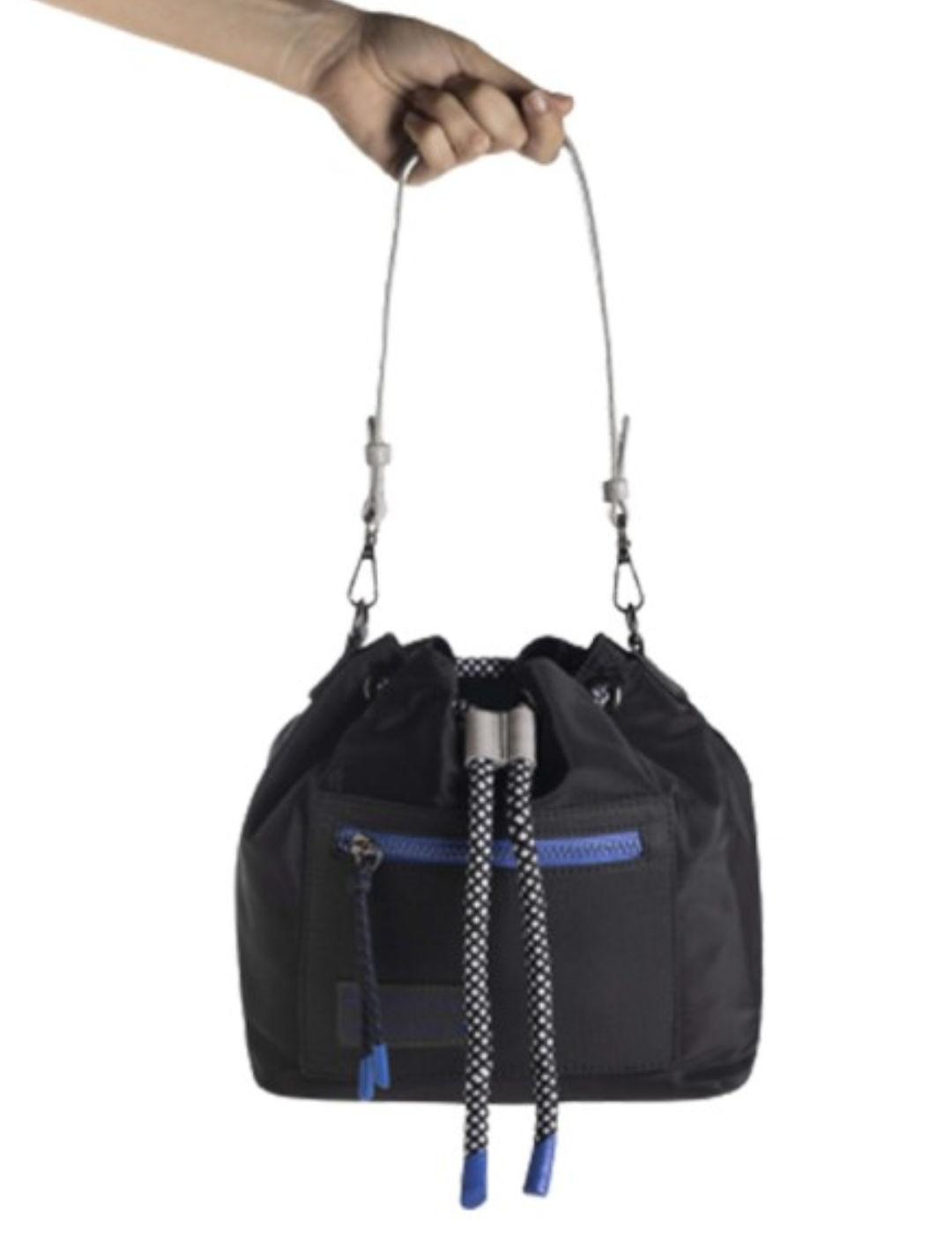 Bolso bandolera Munich Bucket negro bombonera para mujer