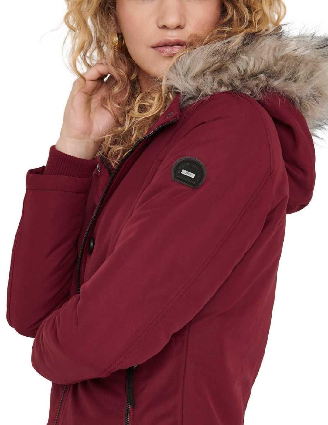 Chaqueta Only Peyton rojo corto con capucha para mujer