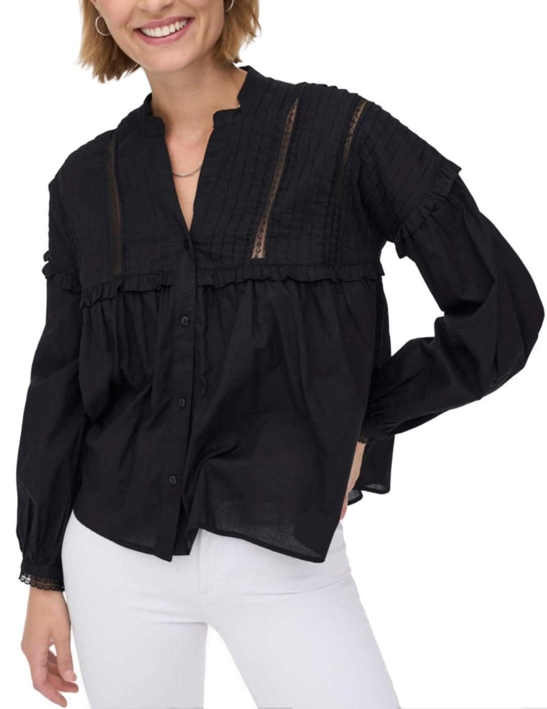 Blusa Only Liv negro con puntillo cuello pico para mujer