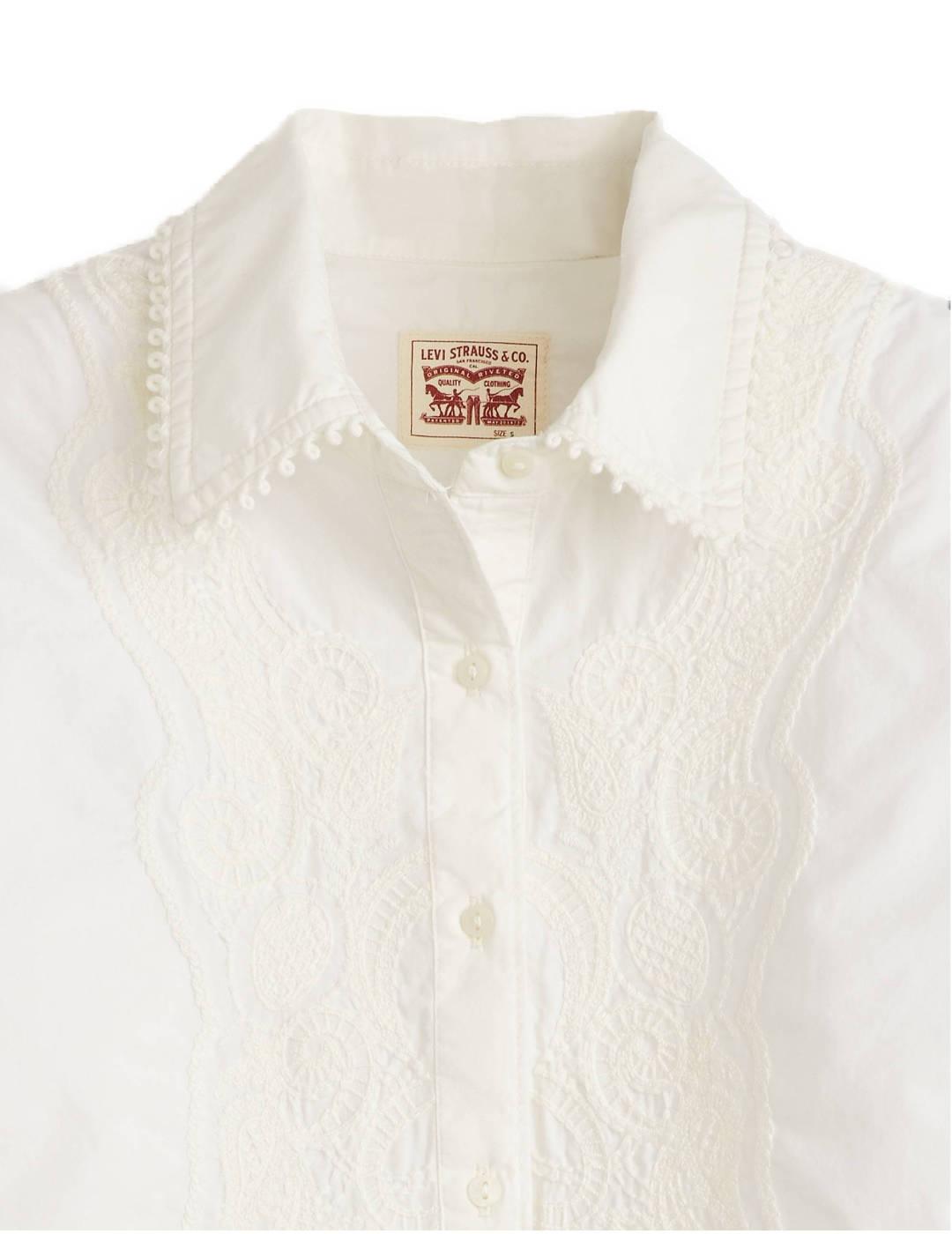 Camisa Levi´s blanca con bordados troquelada para mujer