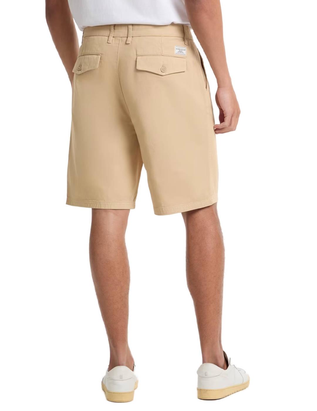 Bermuda Guess regular chino beige para hombre