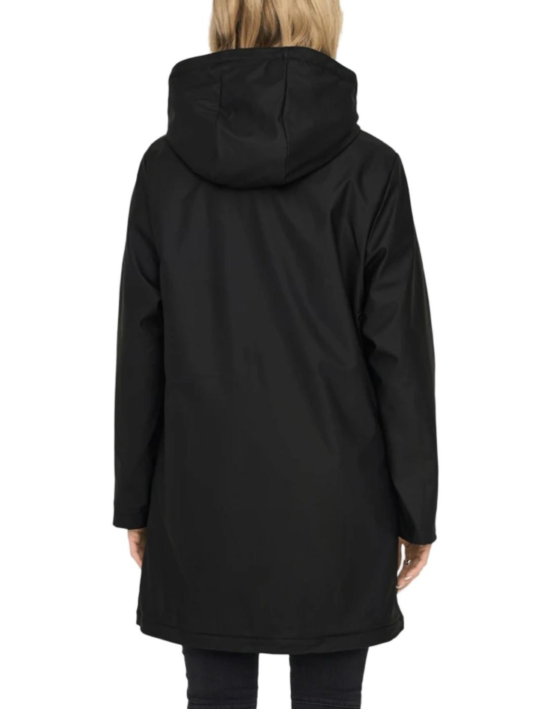 Chubasquero Only Sally negro con capucha para mujer