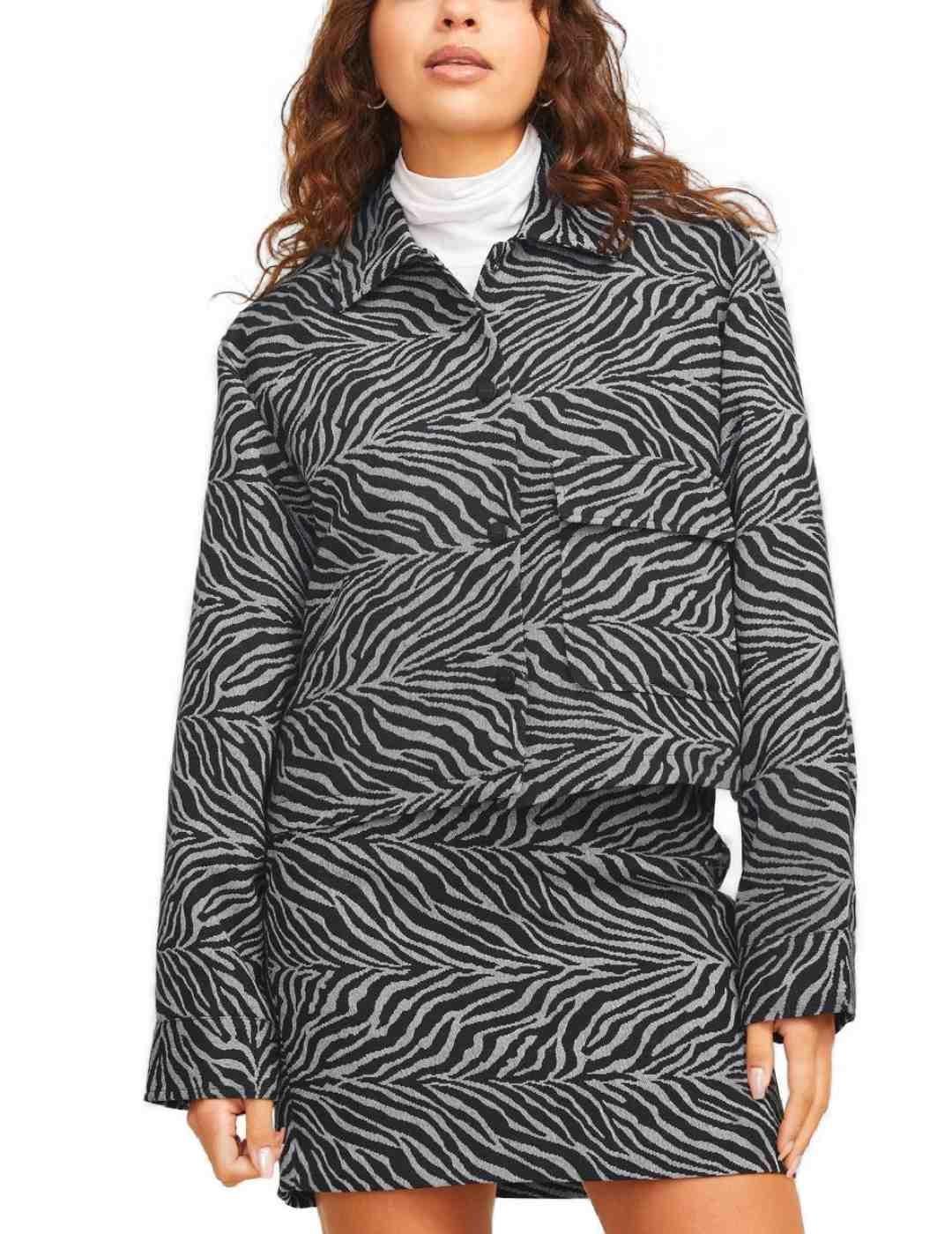 Chaqueta JJXX Martha negro animal print para mujer