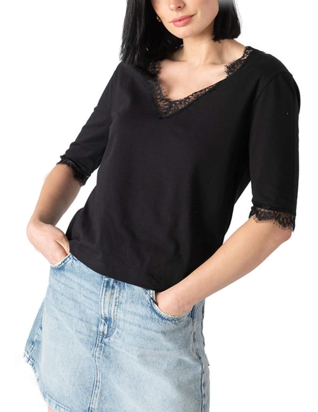 Camiseta Animosa pico encaje negro manga 3/4 para mujer