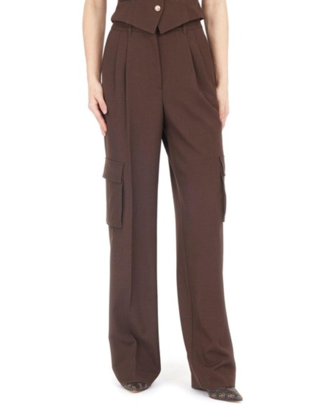Pantalón Guess Matea marrón de traje cargo para mujer