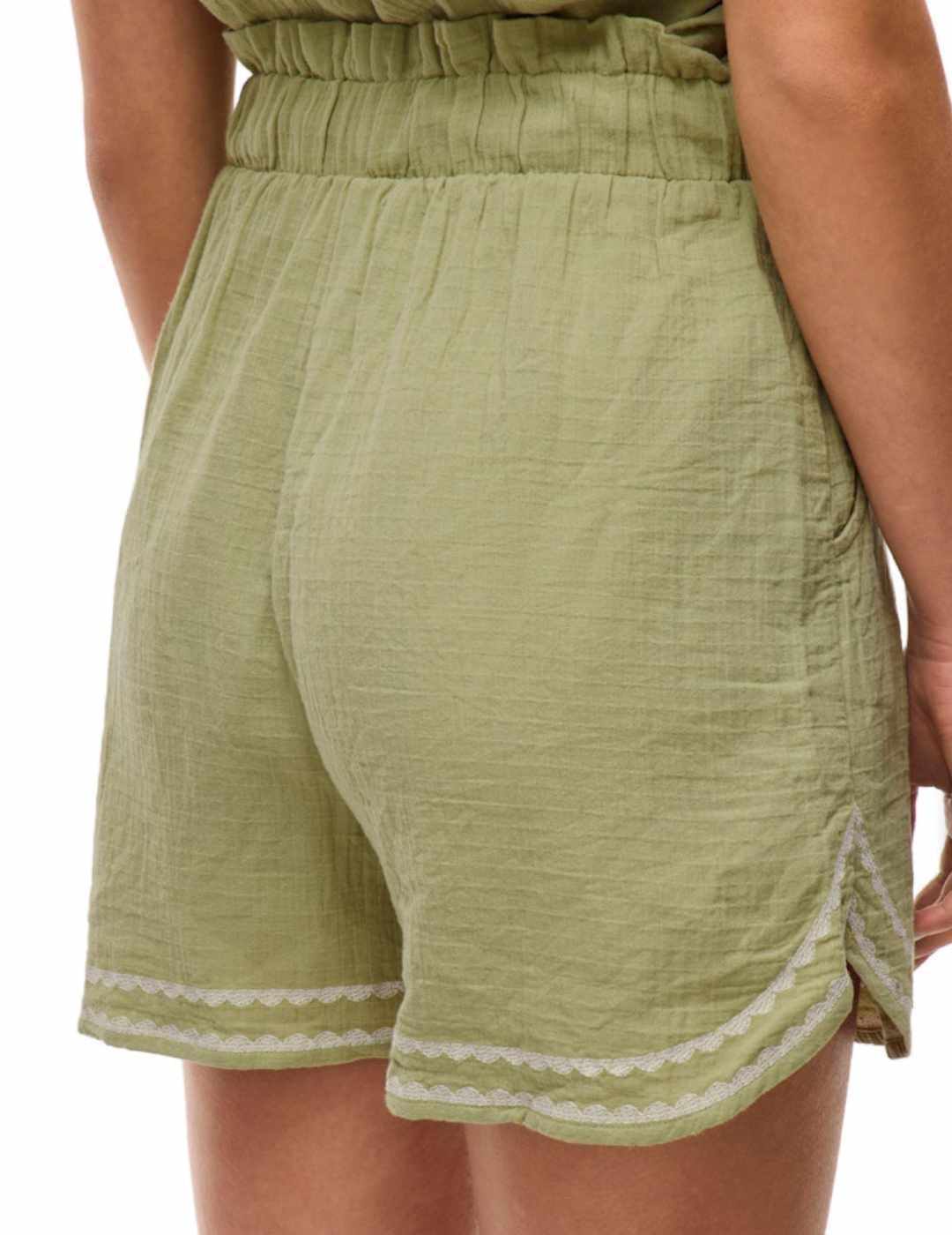 Shorts Vila Tovan verde con detalles para mujer