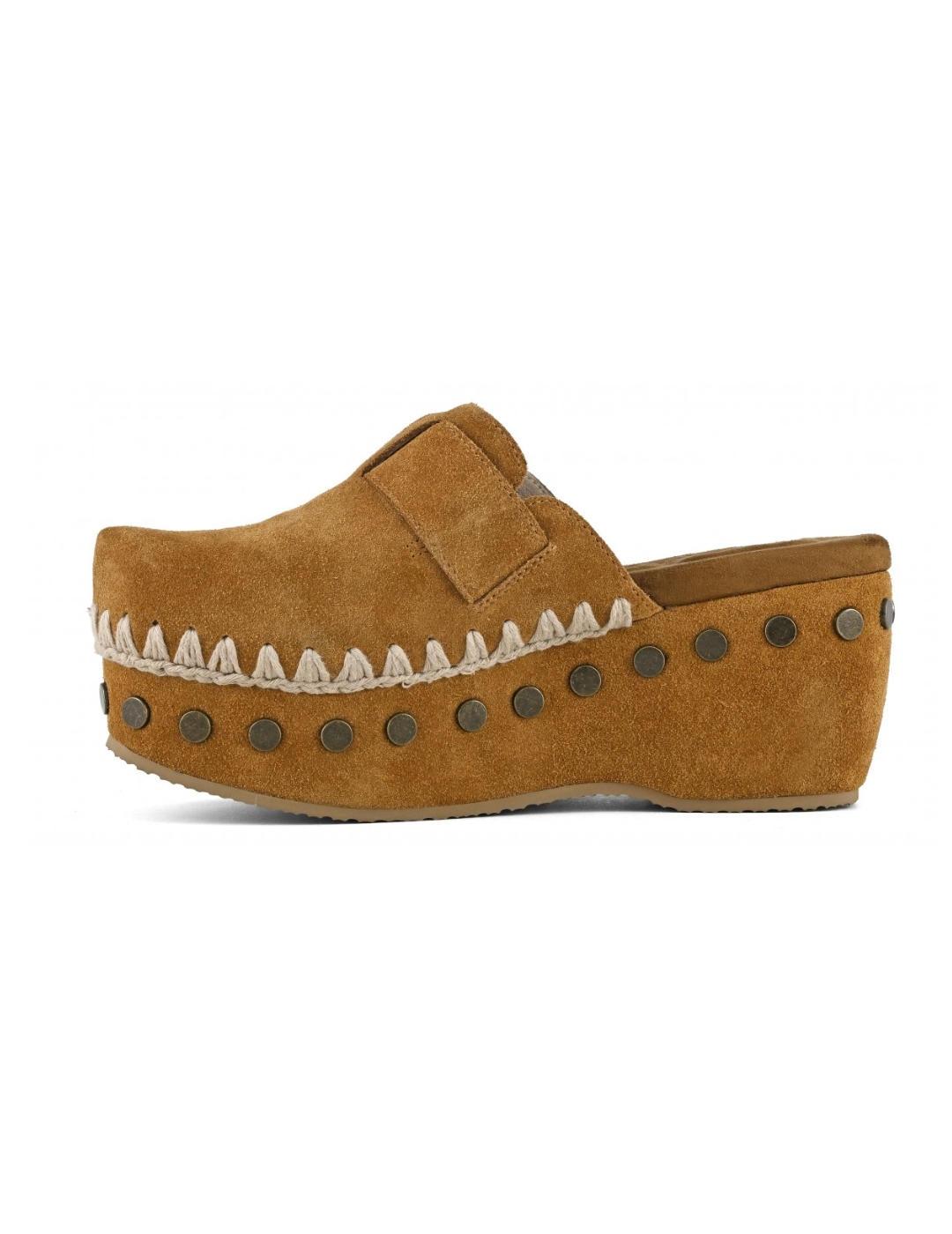Zuecos Muo ante marrón con tachuelas para mujer
