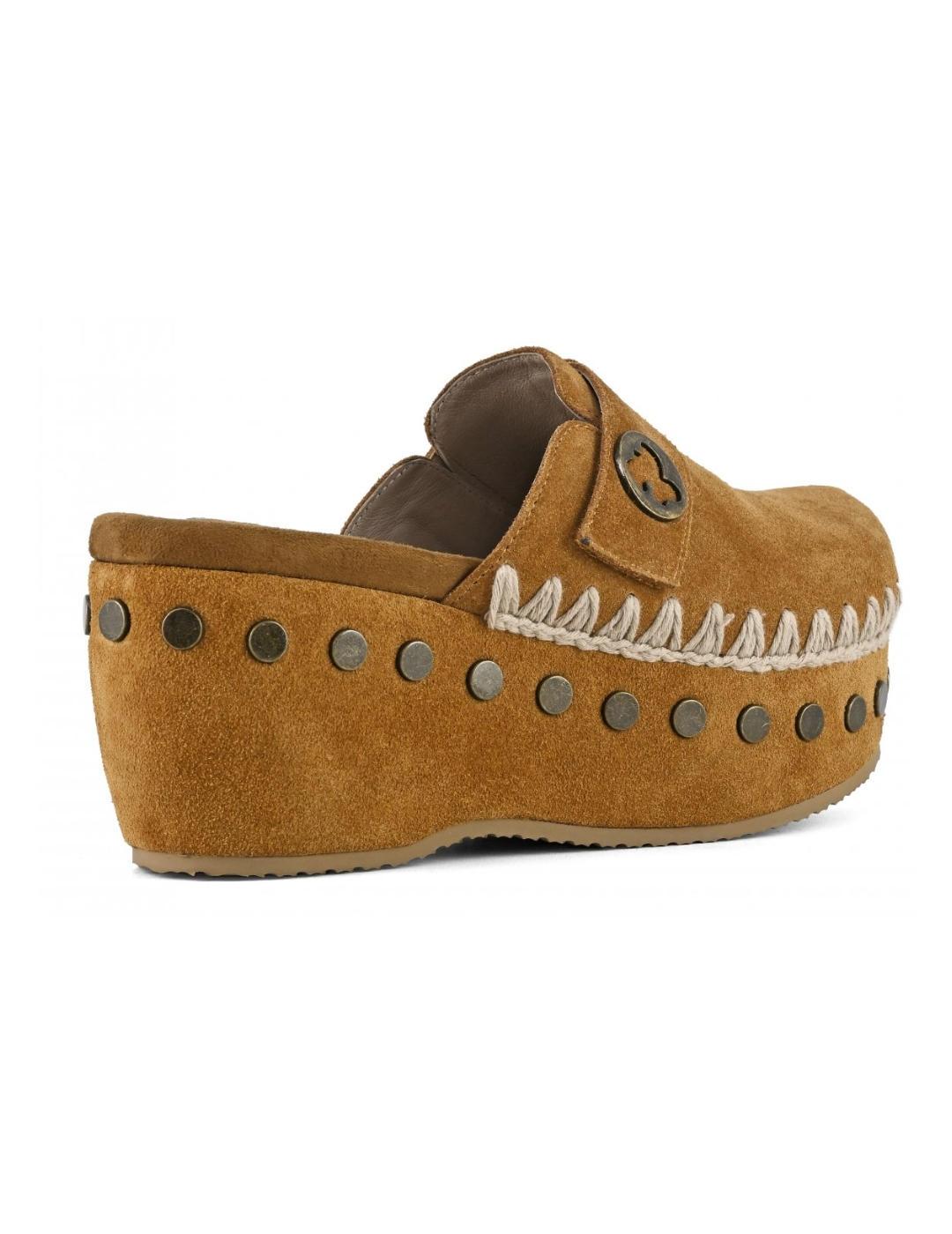 Zuecos Muo ante marrón con tachuelas para mujer