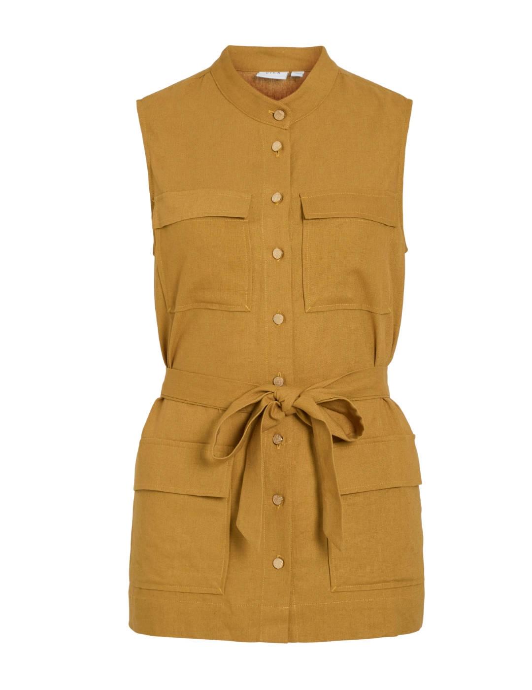 Chaleco Vila Nuria mostaza sin mangas con cinturón de mujer