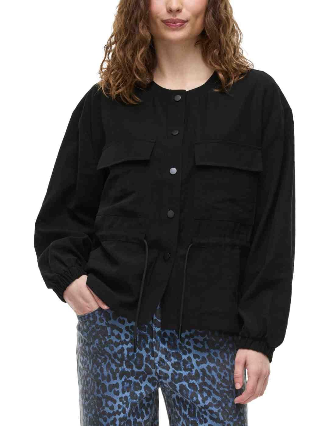 Chaqueta fina Vila Hildur negra sin capucha para mujer