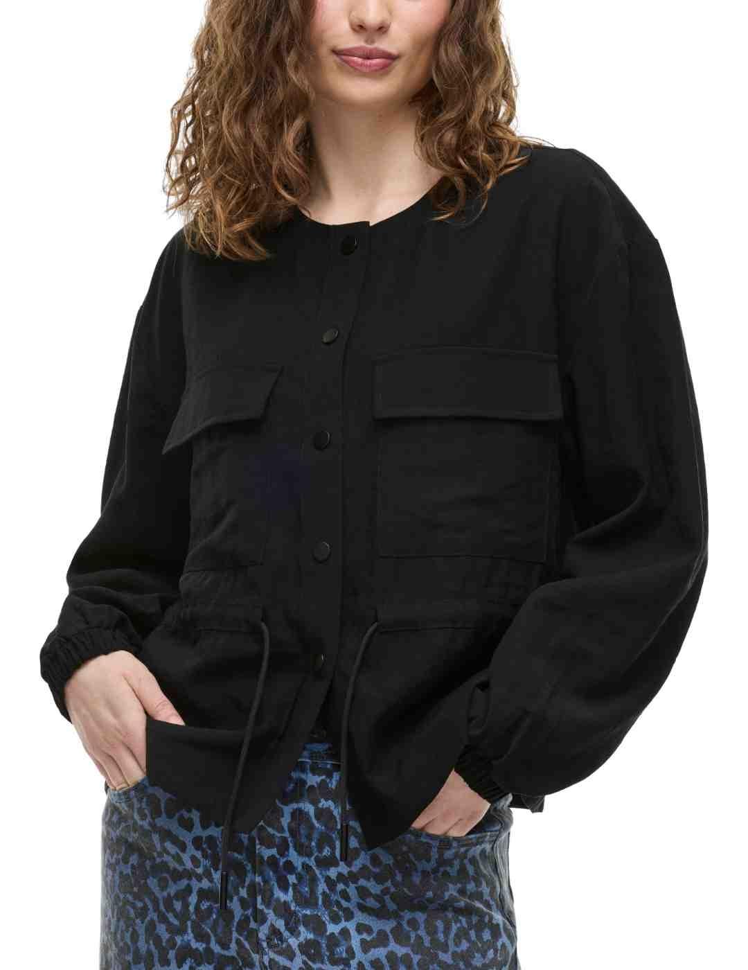 Chaqueta fina Vila Hildur negra sin capucha para mujer