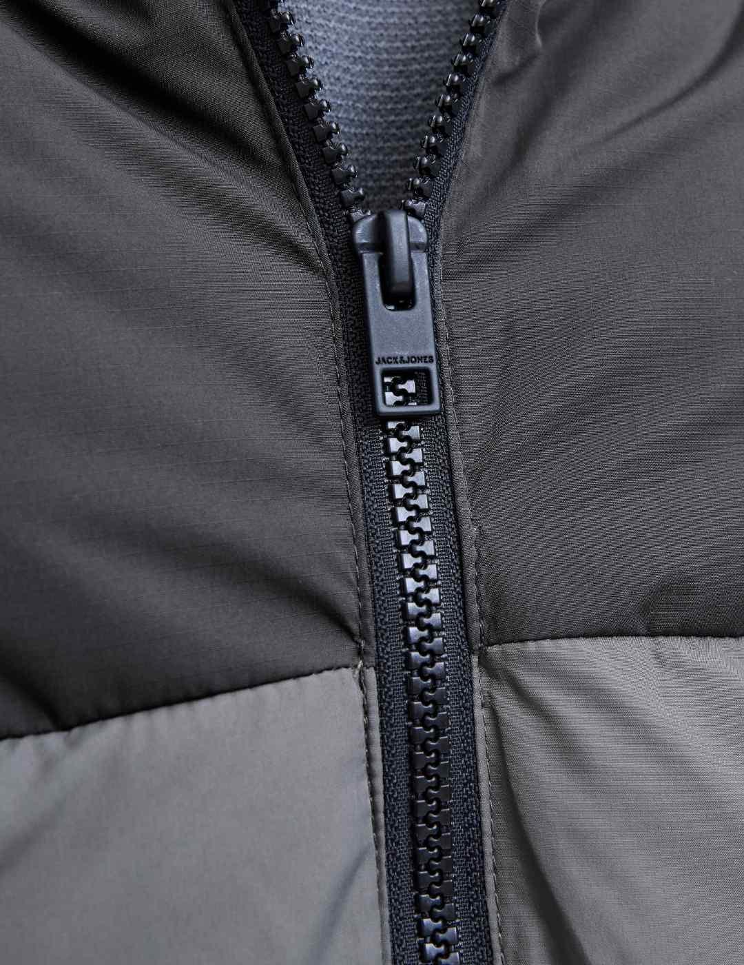 Plumón Jack&Jones Maze gris con capucha para hombre