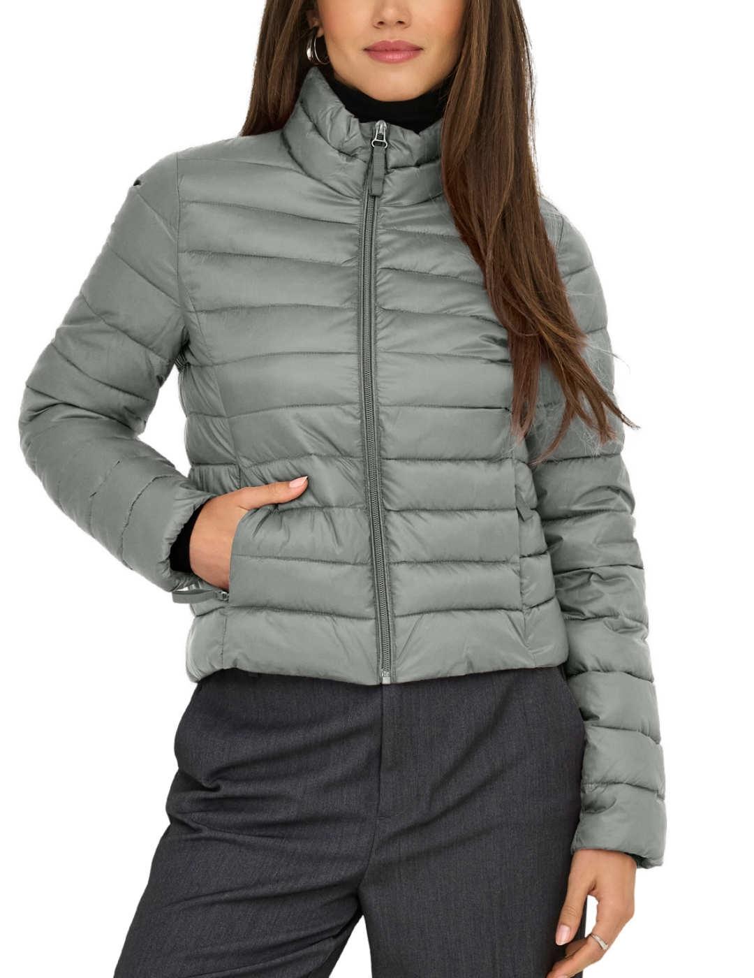 Plumas Only Thaia gris acolchado corto para mujer