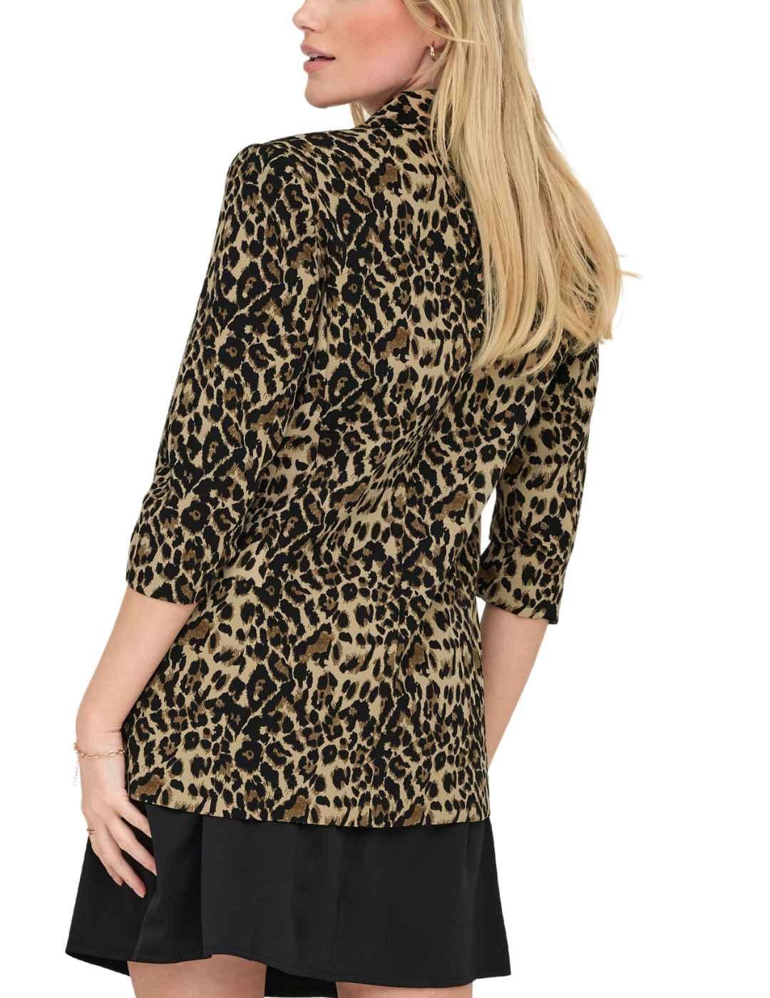Blazer Only Elly leopardo mangas 3/4 para mujer