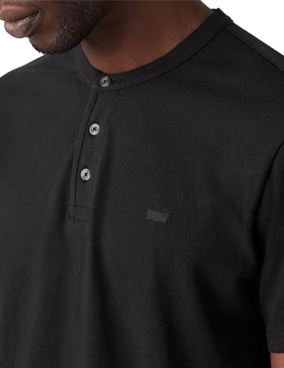 Camiseta Levi's® Red Tab™ negra con botones para hombre
