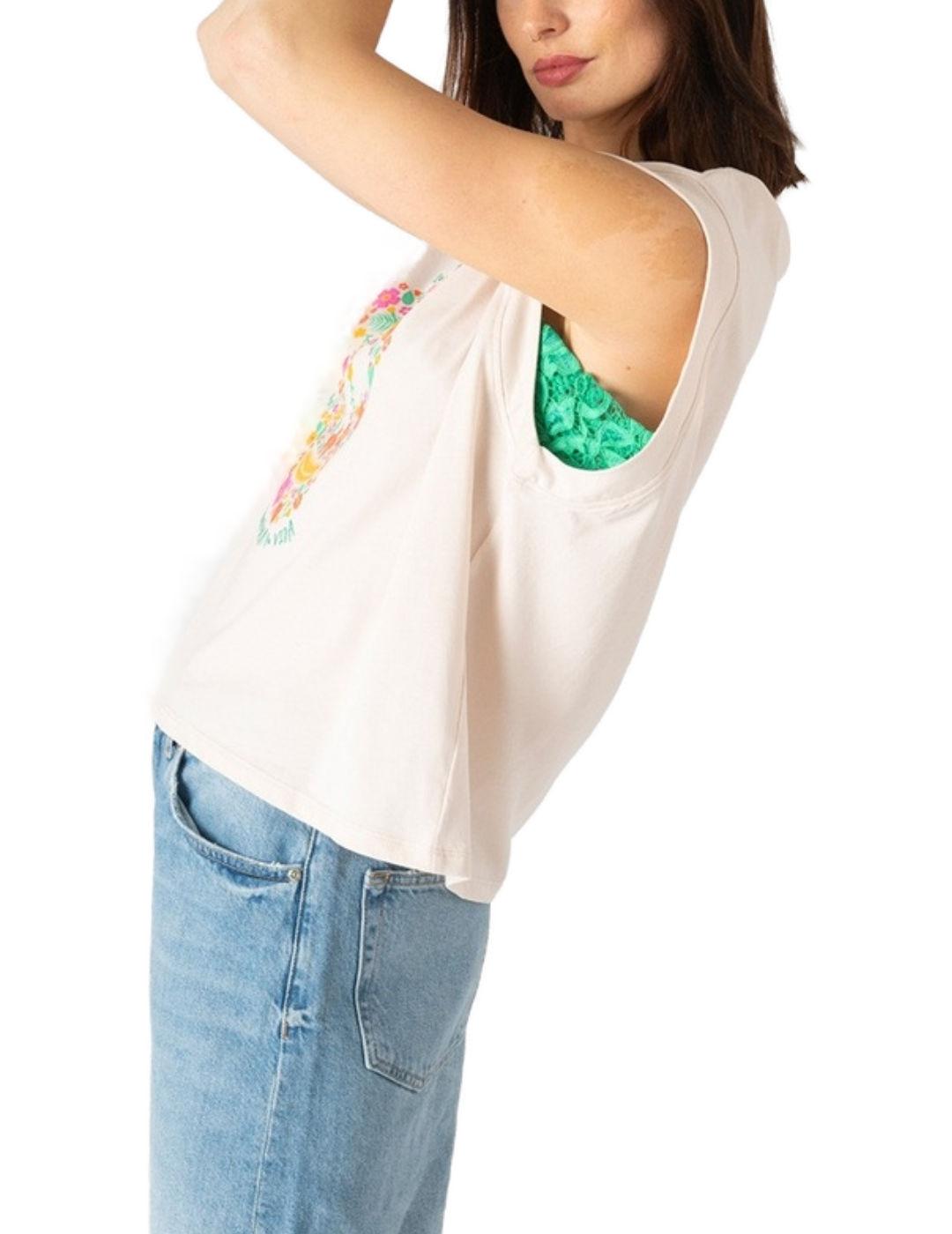 Camiseta Animosa Calavera flores estampada para mujer