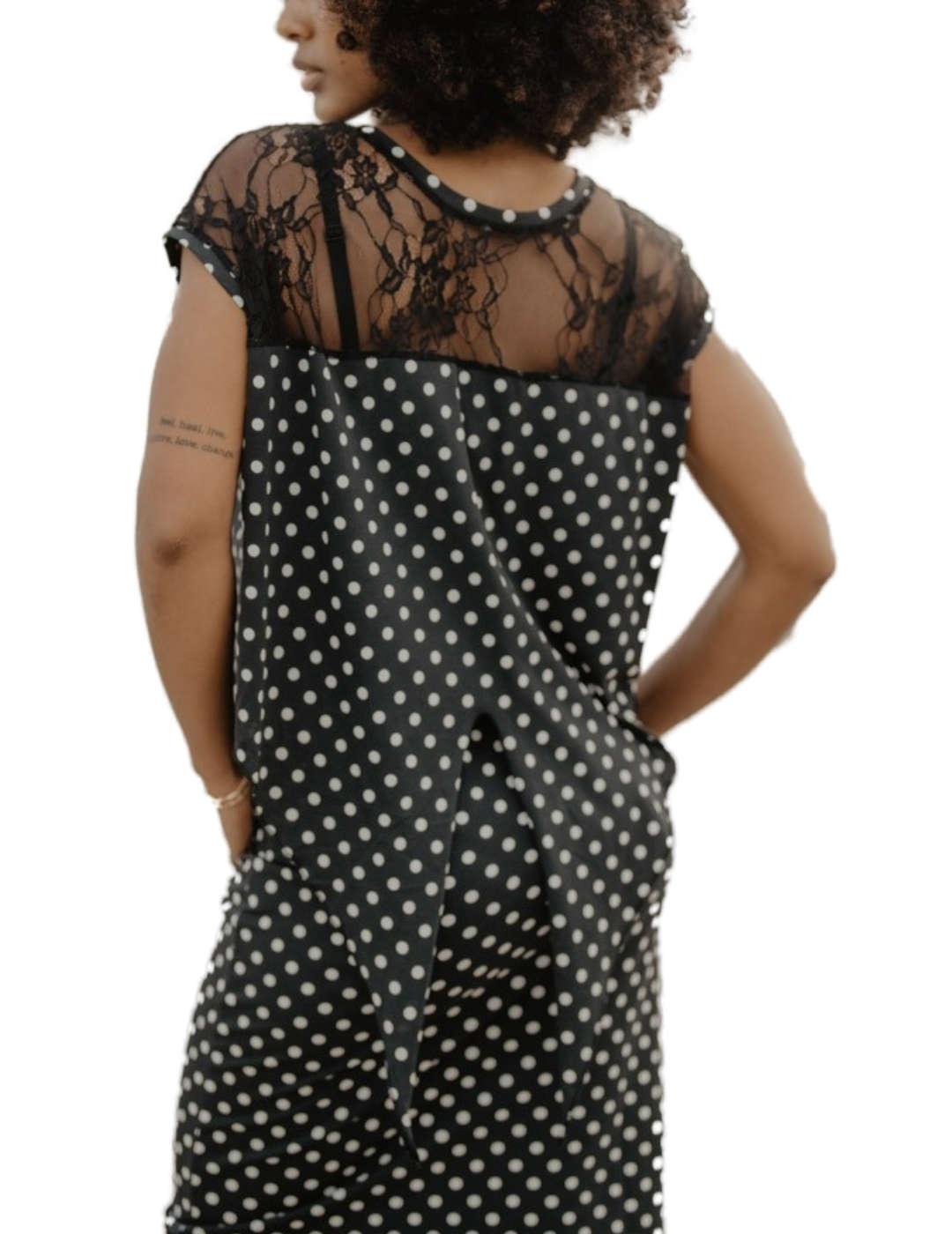 Camiseta Animosa Betty Grable lunares blancos para mujer