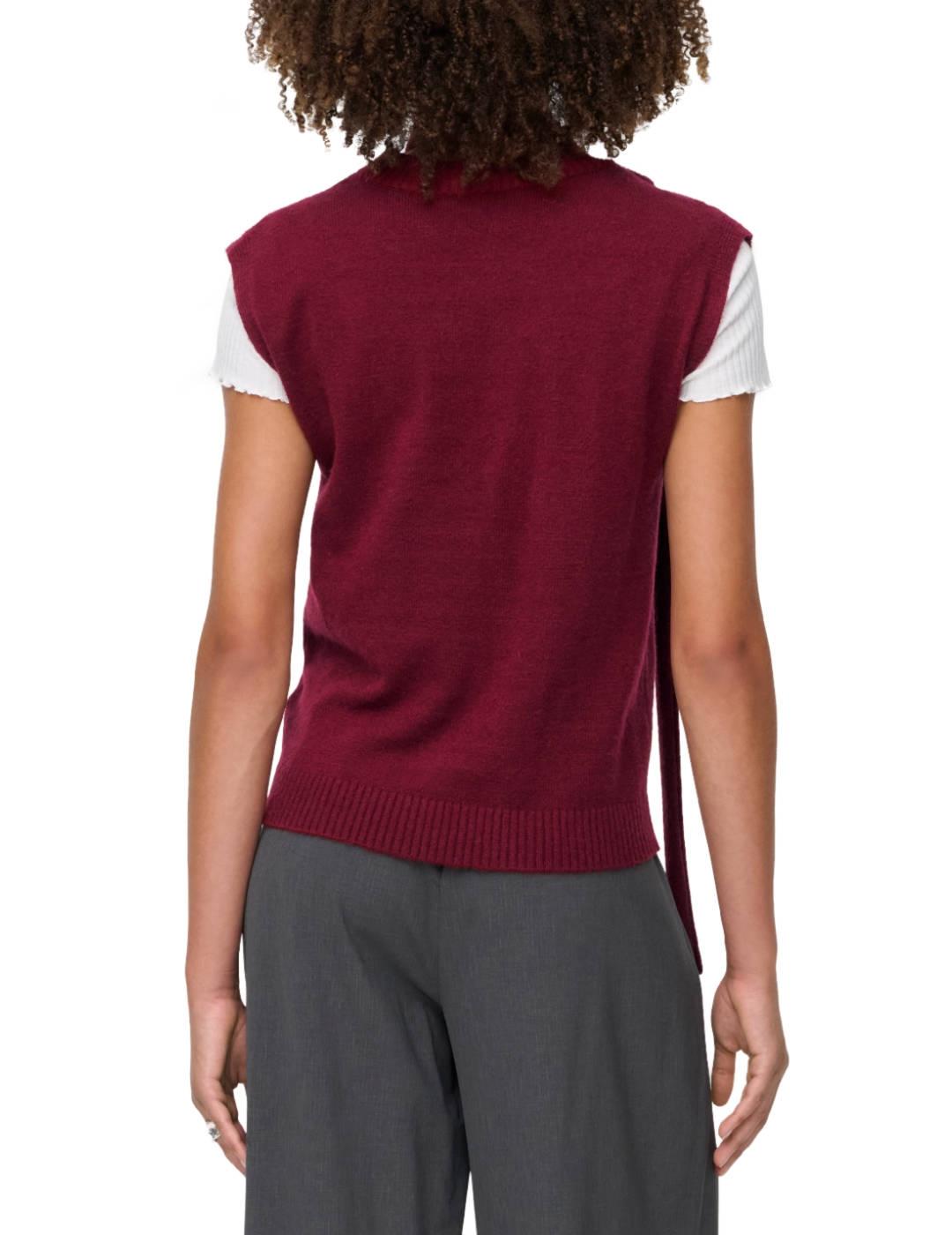 Chaleco Only Yolanda granate detalle al cuello para mujer