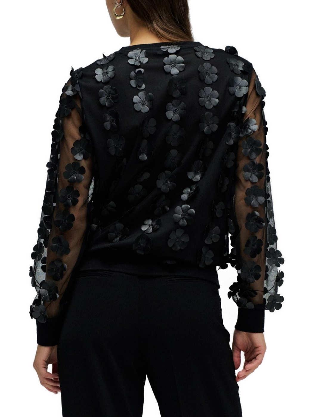 Sudadera Salsa detalles flores con textura negra de mujer