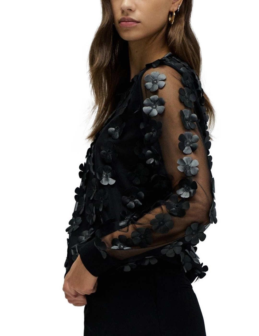 Sudadera Salsa detalles flores con textura negra de mujer