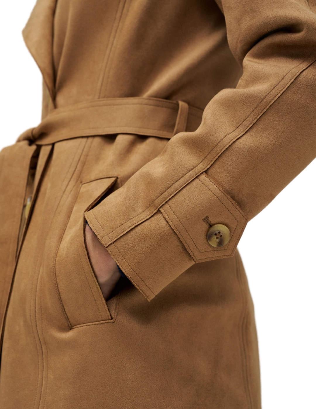 Gabardina Salsa camel de ante con cinturón para mujer