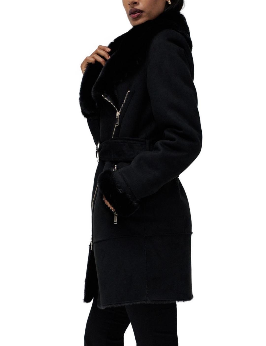 Abrigo Salsa negro de ante con pelo y cinturón para mujer