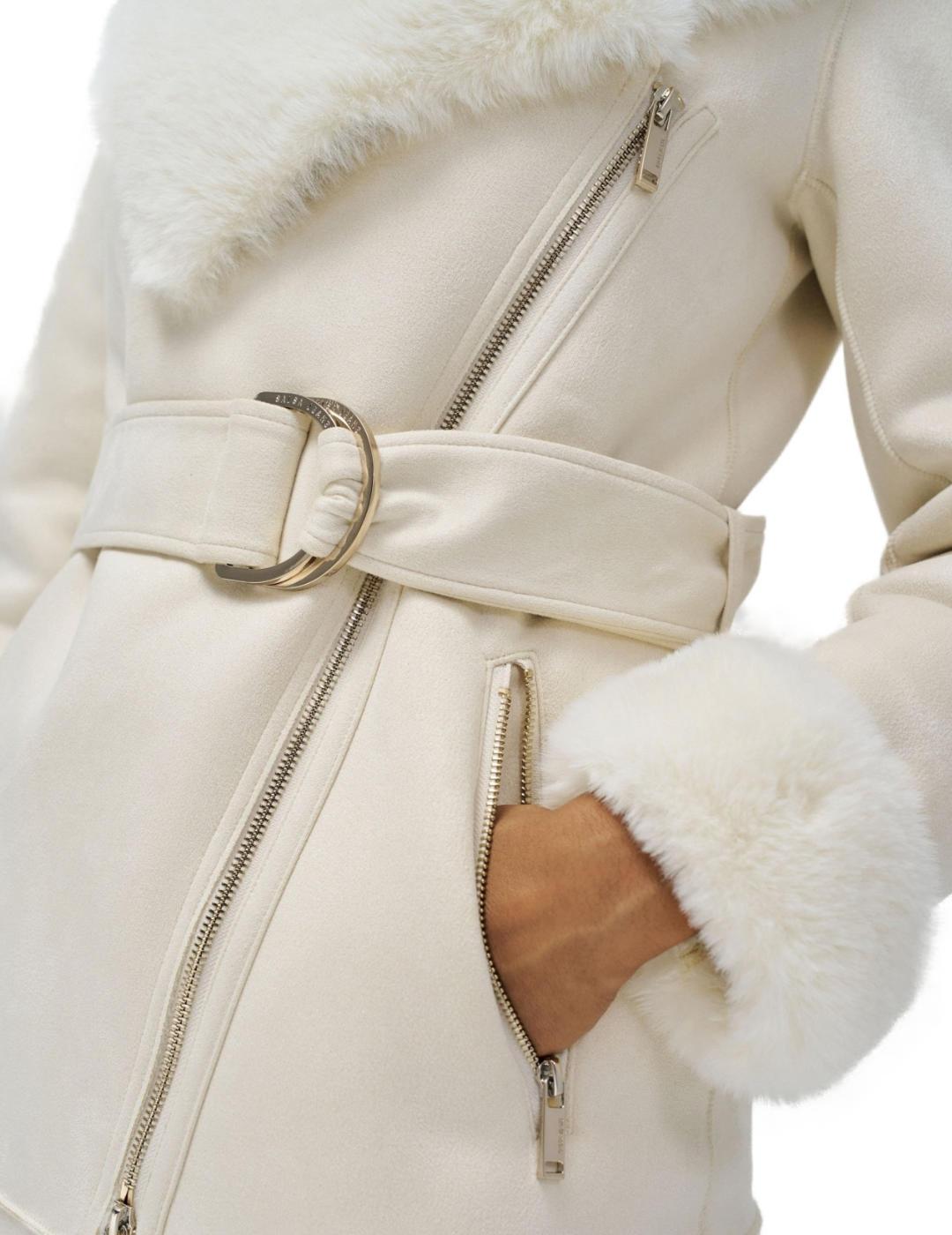 Abrigo Salsa blanco roto de ante con pelo y cinturón mujer