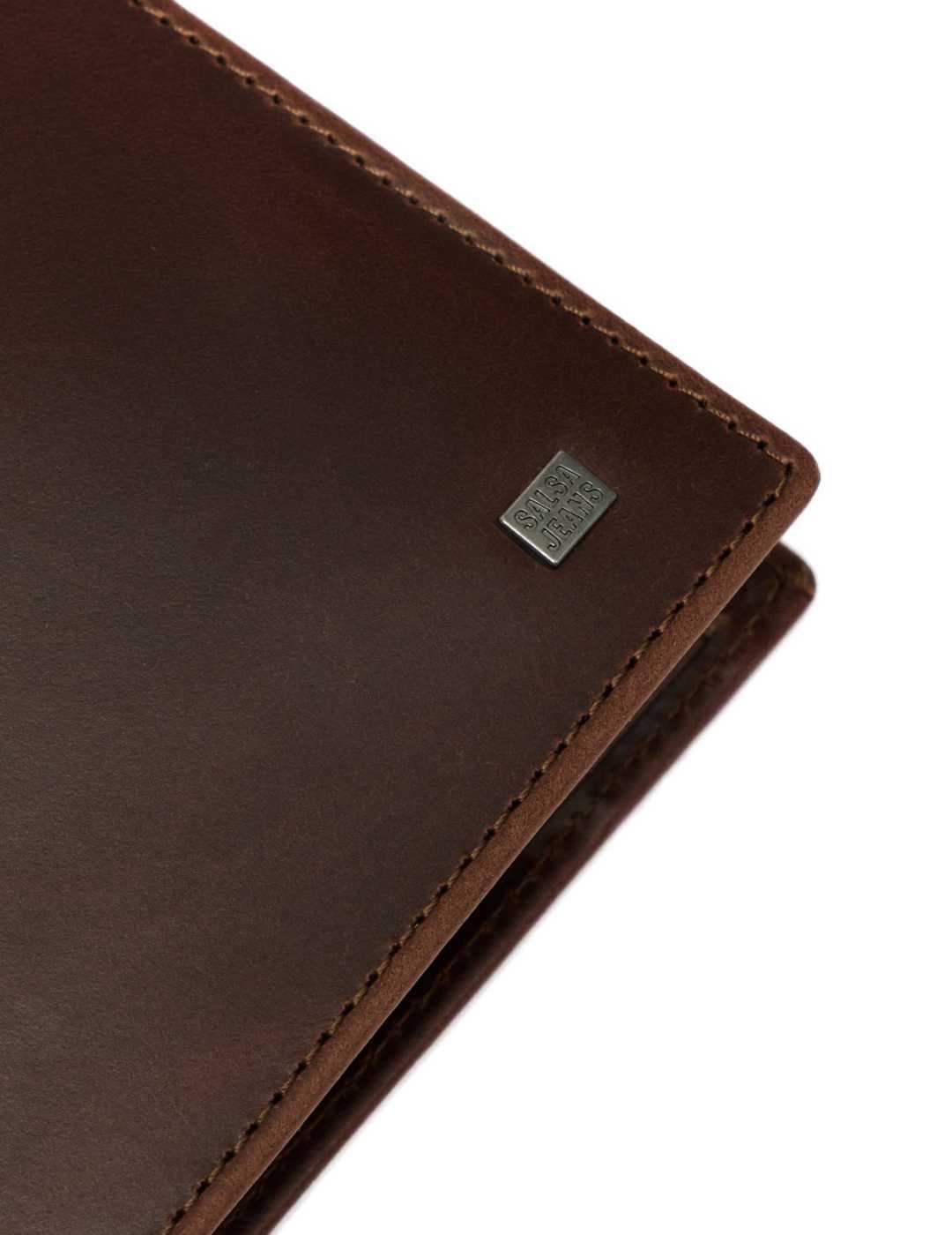 Cartera Salsa marrón piel detalle logotipo de hombre