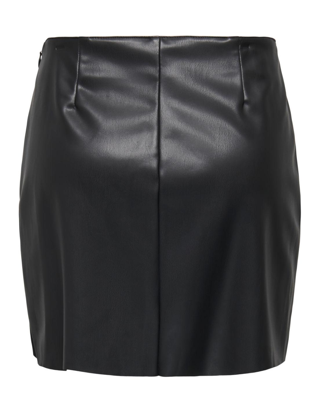 Falda Only Artzy negra polipiel corta semiplisada para mujer