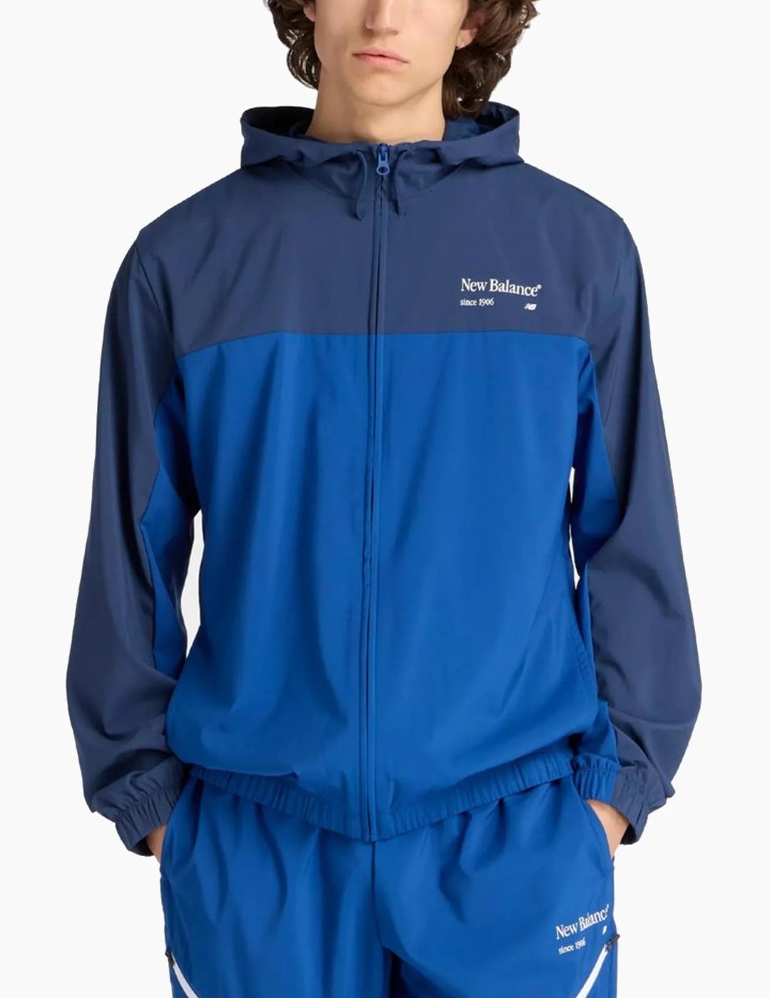 Chaqueta New Balance bicolor azul tejido técnico para hombre