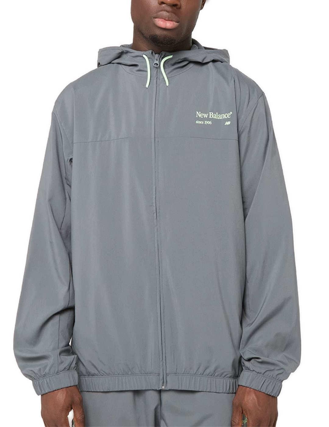 Chaqueta New Balance gris tejido técnico para hombre