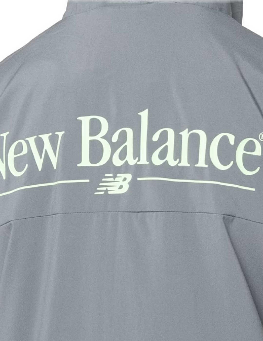 Chaqueta New Balance gris tejido técnico para hombre