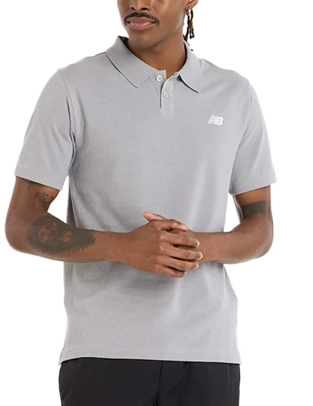 Polo New Balance minilogo gris bordado de hombre
