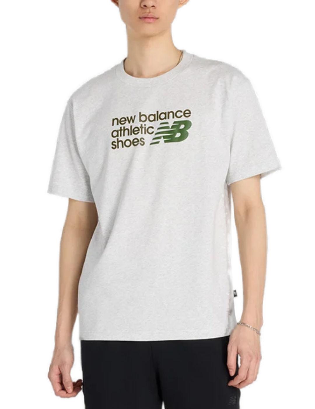 Camiseta New Balance gris con logotipo premium de hombre