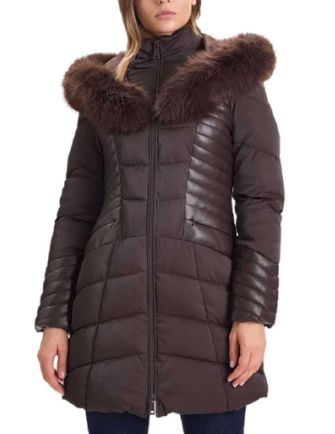 Abrigo Guess New Oxana marrón acolchado con capucha de mujer