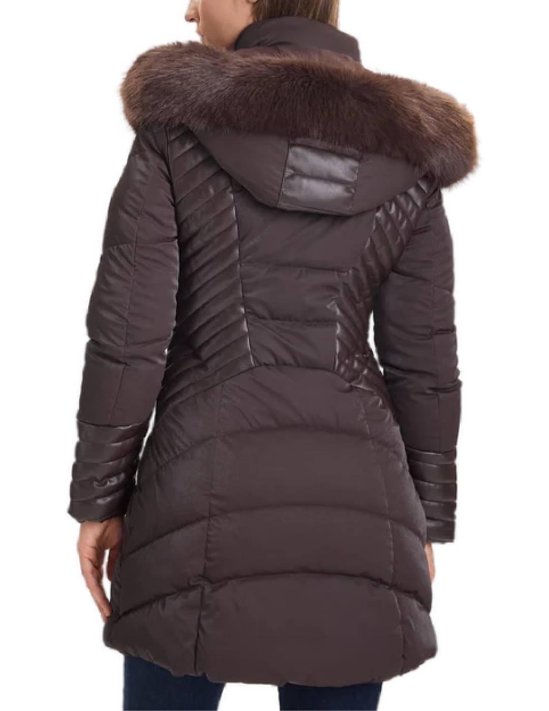 Abrigo Guess New Oxana marrón acolchado con capucha de mujer