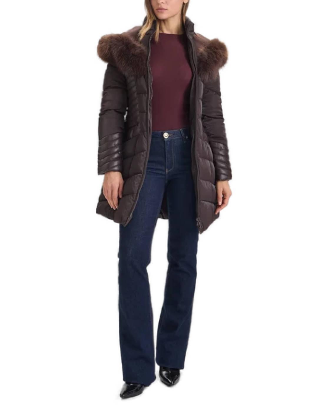 Abrigo Guess New Oxana marrón acolchado con capucha de mujer