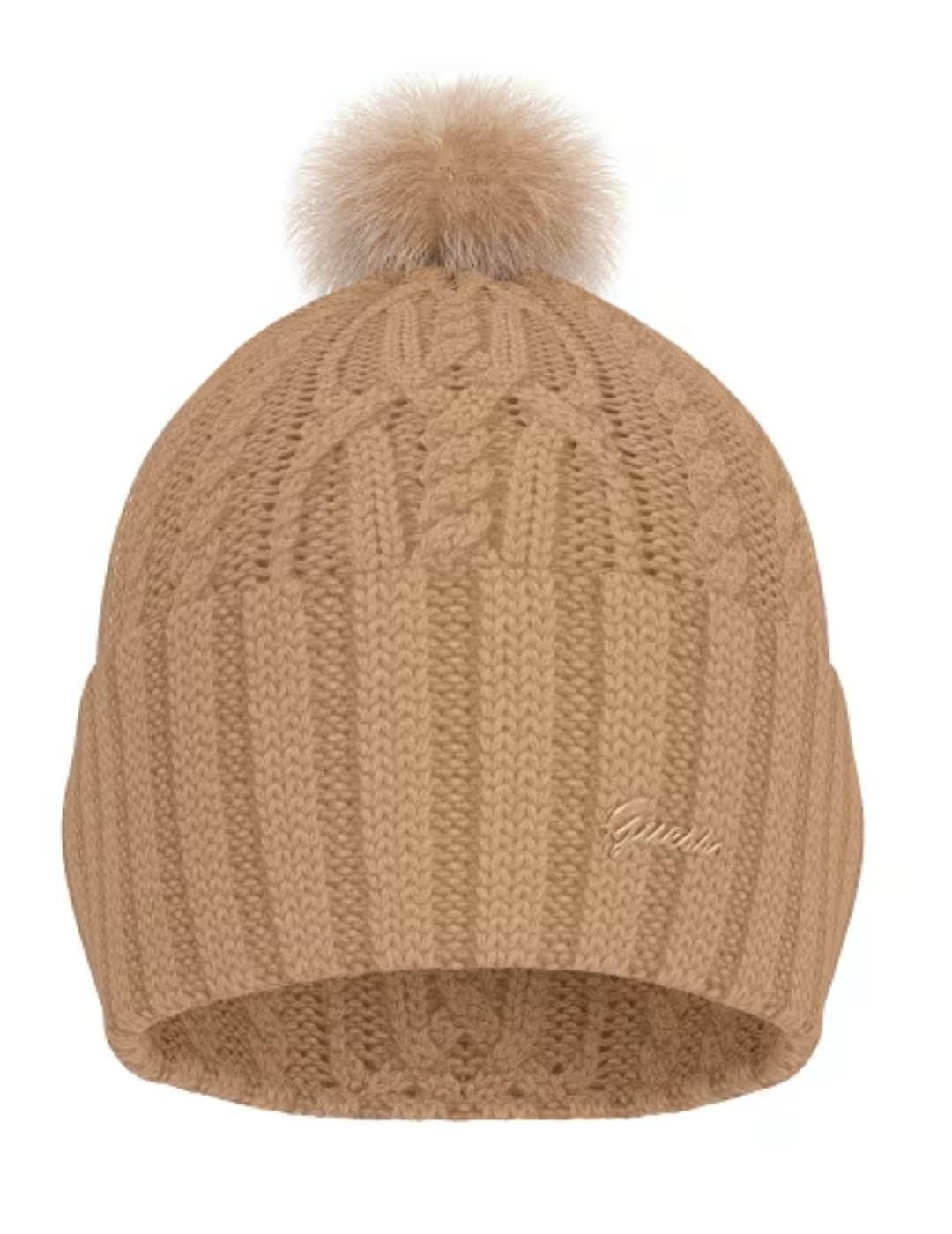 Gorro Guess Kendra beige punto trenzado pompón para mujer